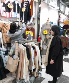 許多英德人的衣服都來自這里 廣州最 平 服裝批發(fā)市場,100元就能淘到5件冬裝