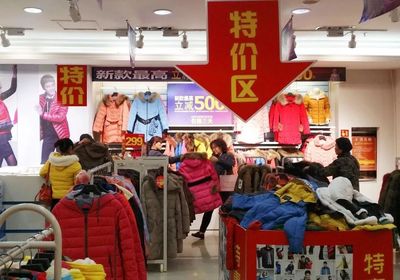今冬紡織市場(chǎng)遇冷:服裝批發(fā)商仨月關(guān)停兩店!貿(mào)易商不敢囤面料&hellip;